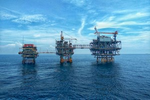 تیغ کند تحریم؛ بی اثر بر توسعه طرح های نفتی