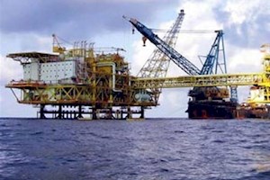 آغاز بررسی حادثه آتش سوزی سکوی شماره ۹ پارس جنوبی با حضور روی سکو