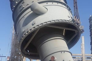 عکس/حمل و نصب تجهیزات فوق سنگین در پالایشگاه نفت آبادان