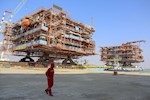 انتقال و نصب هم‌زمان دو سکوی فازهای ۲۲ تا ۲۴ پارس جنوبی